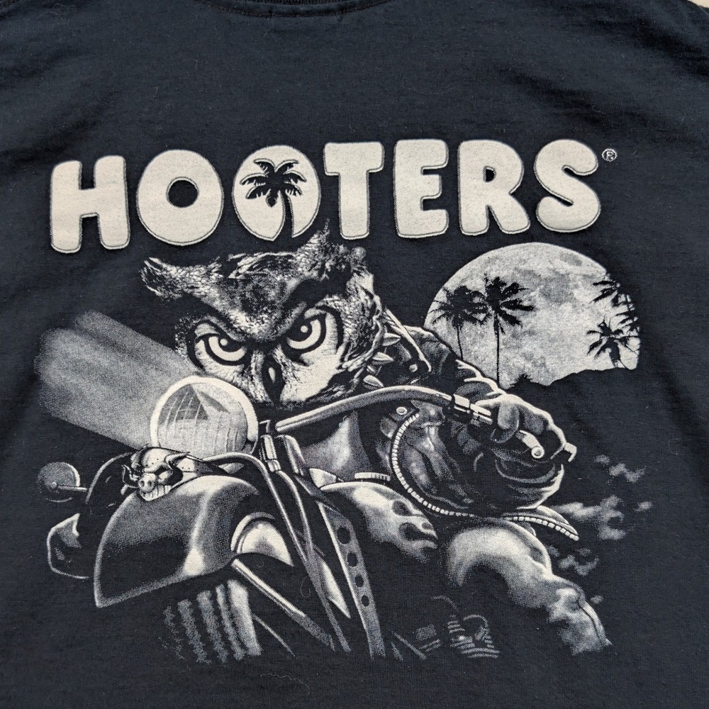VTG Gildan Hooters T-Shirt Men's M Black Owl Biker Port Charlotte Florida Y2K - Picture 8 of 9